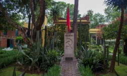 La tombe de Léon Trotsky dans le jardin de sa maison de Coyocan, transformée en musée, le 10 août 2020 à Mexico