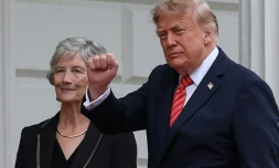 Le président américain Donald Trump (D) et la présidente irlandaise Catherine Connolly (L), le 12 septembre 2026 à Dublin