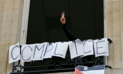 Des manifestants pro-palestiniens Ă Sciences Po Paris, le 26 avril 2024