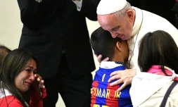 Le pape donne une audience à des malades et leurs familles le 18 mai 2017