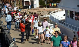 Des touristes se préparent à embarquer sur un bateau à Charm el-Cheikh le 7 novembre 2014