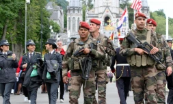 Une patrouille de l'opération "Sentinelle" dans l'enceinte des sanctuaires de Lourdes, le 20 mai 2017