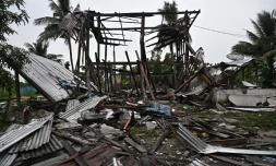 Une maison détruite par des tirs cambodgiens dans la province frontalière thaïlandaise Surin le 27 juillet 2025 