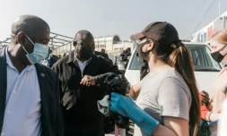 Le président sud-africain Cyril Ramaphosa visite un supermarché dévasté dans le centre de Durban, le 16 juillet 2021