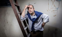 Le directeur de l'hebdomadaire Ebdo Patrick de Saint-Exupery pose dans les locaux du magazine XXI à Paris, le 27 septembre 2017