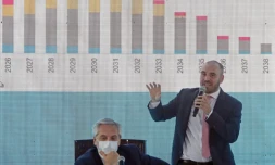 Le président argentin Alberto Fernandez et le ministre de l'Economie Martin Guzman, le 5 janvier 2022 à Buenos Aires