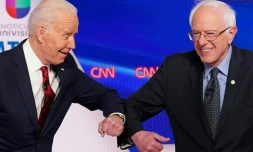 L'ancien vice-président américain Joe Biden et le sénateur Bernie Sanders lors d'un débat télévisé entre prétendants à l'investiture démocrate pour la présidentielle, le 15 mars 2020 à Washington