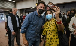 Justin Trudeau dans le métro de Montréal au lendemain de sa victoire, le 21 septembre 2021