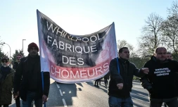 Manifestation des salariés de Whirlpool, lors de l'arrivée d'Emmanuel Macron dans sa ville de naissance, à Amiens, le 21 novembre 2019le