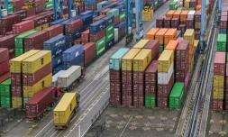 Des conteneurs au port de Ningbo, dans l'est de la Chine, le 28 mai 2025