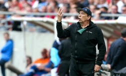 L'entraĂźneur de Saint-Etienne, Jean-Louis Gasset, lors du match de Ligue 1 Ă Reims, le 21 avril 2019