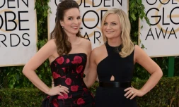 Les comédiennes Tina Fey (G) et Amy Poehler (D) le 12 janvie 2014 qui vont animer la cérémonie des Golden Globes, virtuelle en 2021 