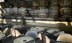 Terrasse de café fermée à Paris le 15 mars 2020 à la demande du gouvernement pour limiter la propagation du coronaviorus
