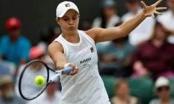 L'Australienne Ashleigh Barty face à l'Américaine Alison Riske à Wimbledon, le 8 juillet 2019