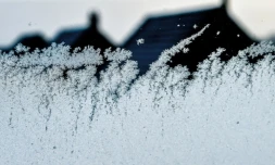 A Godewaersvelde (Nord), du givre sur une vitre, le 22 février 2018