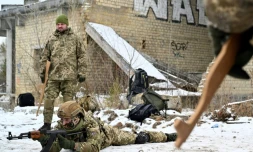 Des volontaires ukrainiens s'entraînent près de Kiev le 25 décembre 2021