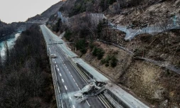 Vue de la RN90 endommagée par un éboulement rocheux, entre Albertville et Moûtiers, le 4 février 2025