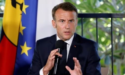 Le président Emmanuel Macron lors d'un réunion avec des représentants locaux à Nouméa en Nouvelle-Calédonie, le 23 mai 2024