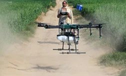 Sharmila Yadav, pilote de drone, à Pataudi, en Inde, le 29 février 2024