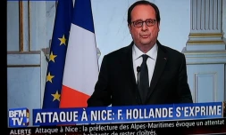 Capture d'écran de BFM TV de François Holllande lors de son allocution télévisée prononcée en pleine nuit depuis l'Elysée le 15 juillet 2016 à Paris