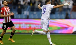 La joie de l'attaquant du Real Madrid, Karim Benzema, après avoir marqué sur pénalty le 2e but face à l'Athletic Bilbao, lor de la finale de la Supercoupe d'Espagne, le 16 janvier 2022 à Ryad