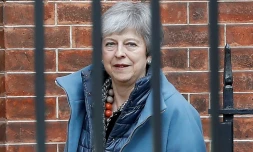 La Première ministre britannique Theresa May quittant le 10 Downing Street à Londres par l'arrière du bâtiment, le 1er avril 2019.