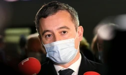 Le ministre de l'Intérieur Gérald Darmanin devant la presse à Calais, le 25 novembre 2021