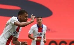 L'attaquant du Paris-SG, Kylian Mbappé, exulte après son penalty réussi lors du match de Ligue 1 à Nice, le 20 septembre 2020