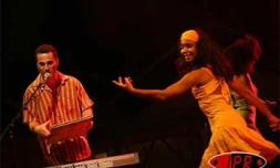 Dimanche 6 août 2006 

Ambiance jazz au Plato avec le Réunionnais Meddy Gerville
