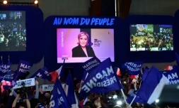 Des partisans de Marine Le Pen, le 23 avril 2017 à Hénin-Beaumont