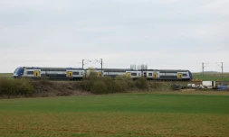 Un train express régional après une collision avec un véhicule militaire sur un passage à niveau à Bailleul-Sir-Berthoult, dans le Pas-de-Calais, le 17 mars 2025