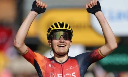 Le coureur cycliste Carlos Rodriguez vainqueur de la 14e étape du 110e Tour de France à Morzine le 15 juillet 2023.