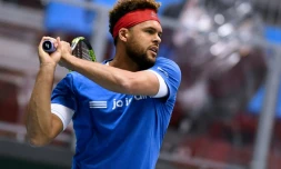Le Français Jo-Wilfried Tsonga lors d'une séance d'entraßnement en vue du 1er tour de la Coupe Davis face aux Pays-Bas, le 31 janvier 2018 à Albertville