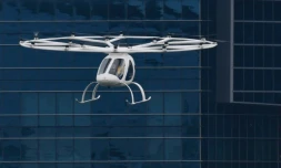 Un taxi volant électrique de la société Volocopter survole Marina Bay à Singapour le 22 octobre 2019