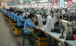 Dans une usine de fabrication de chaussures à Qingdao, dans le nord-est de la Chine, le 17 octobre 2018