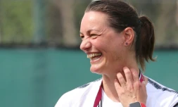 La sélectionneuse Corinne Diacre tout sourire lors d'une séance d'entraînement des Bleues à Nice, le 10 juin 2019