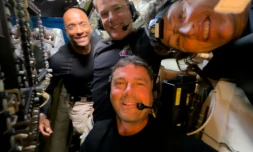 Photo diffusée le 7 avril 2026 par la Nasa montrant les membres d'équipage d'Artemis II (g-d) Victor Glover, Jeremy Hansen, Reid Wiseman et Christina Koch à bord du vaisseau spatial Orion, le 6 avril 2026