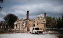 Une maison en ruine le 30 juillet 2026, à Lanton, une des communes ravagées par les incendies qui ont frappé la Gironde