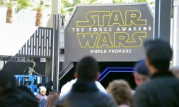 Le nouveau "Star Wars" lance ses vaisseaux spatiaux Ă l'assaut de la planĂšte