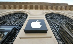 Apple, sanctionné pour n'avoir pas prévenu que des mises à jour pouvaient ralentir les vieux iPhones, a écopé vendredi en France d'une amende de 25 millions d'euros