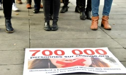 Place de la République à Paris, des femmes manifestent contre les violences faites aux femmes, le 24 novembre 2017