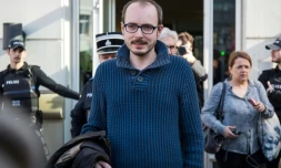 Antoine Deltour, l'un des deux lanceurs d'alerte à l'origine du scandale du Luxleaks, quitte la cour d'Appel du Luxembourg, le 15 mars 2017