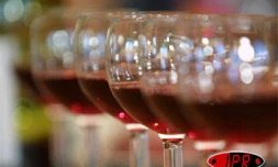 À partir du 1er mars 2006, les discothèques de l'île devront fermer à 3 heures du matin