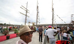 Mercredi 17 janvier 2007 -

La Boudeuse a quitté La Réunion pour continuer ses rencontres avec les peuples de l'eau