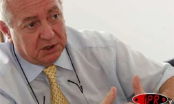 Jeudi 19 mai 2005 -Charles Milhaud, Président du Directoire de la Caisse Nationale des Caisses d'Epargne, a assisté à l'Assemblée Générale annuelle de la Banque de la Réunion