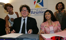 Jeudi 23 septembre 2004 -

Lors de la visite à La Réunion de M. Breton, P.D.-G. de France Télécom