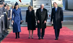 Le président allemand Frank-Walter Steinmeier est accueilli à l'aéroport de Heathrow, à l'ouest de Londres, par le prince William et son épouse Kate, le 3 décembre 2025