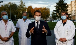 Le président Emmanuel Macron au centre hospitalier René Dubos de Pontoise, le 23 octobre 2020 dans le Val-d'Oise