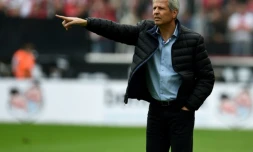 L'entraîneur Lucien Favre, alors à la tête de Mönchengladbach, lors d'un match, le 19 septembre 2015 à Cologne