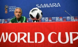 Le sélectionneur de l'Australie Bert van Marwijk en conférence de presse, le 20 juin 2018 à Samara 